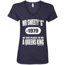 SWEETY "G" A QUEENS KING (Rapamania Collection) Ladies' V-Neck T-Shirt