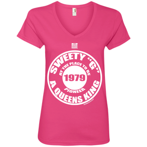 SWEETY "G" A QUEENS KING PIONEER (Rapamania Collection) Ladies' V-Neck T-Shirt